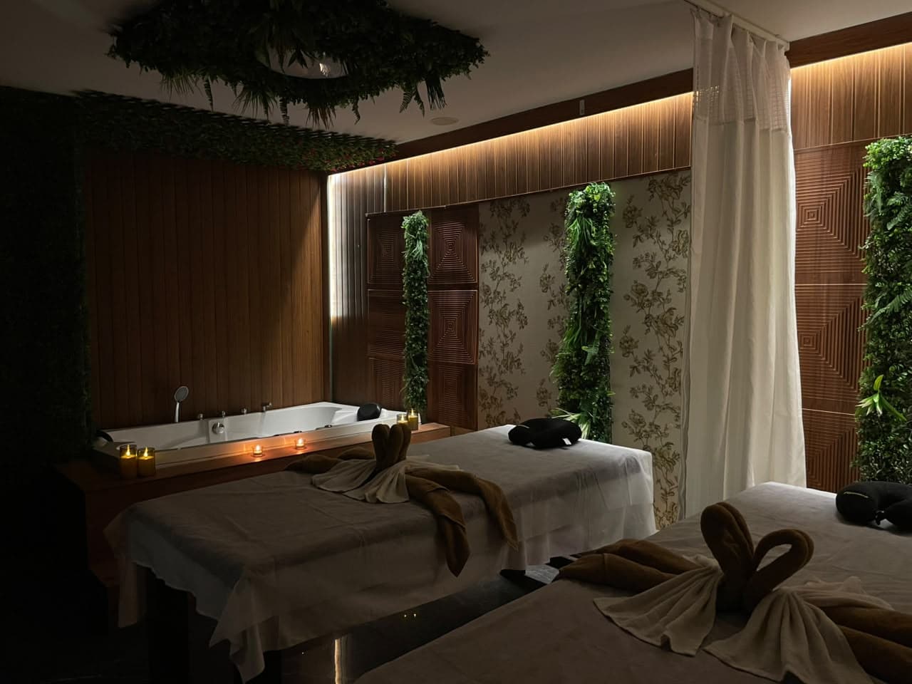 Couple suite with private Jacuzzi at Senses Wellness Spa, DLF Phase 1, Gurugram